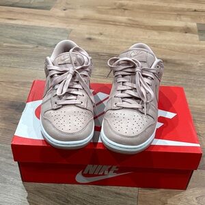 Nike Dunk Women's Pink Sneakers